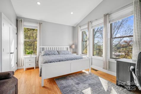 22 Governors View Road Asheville NC 28805
