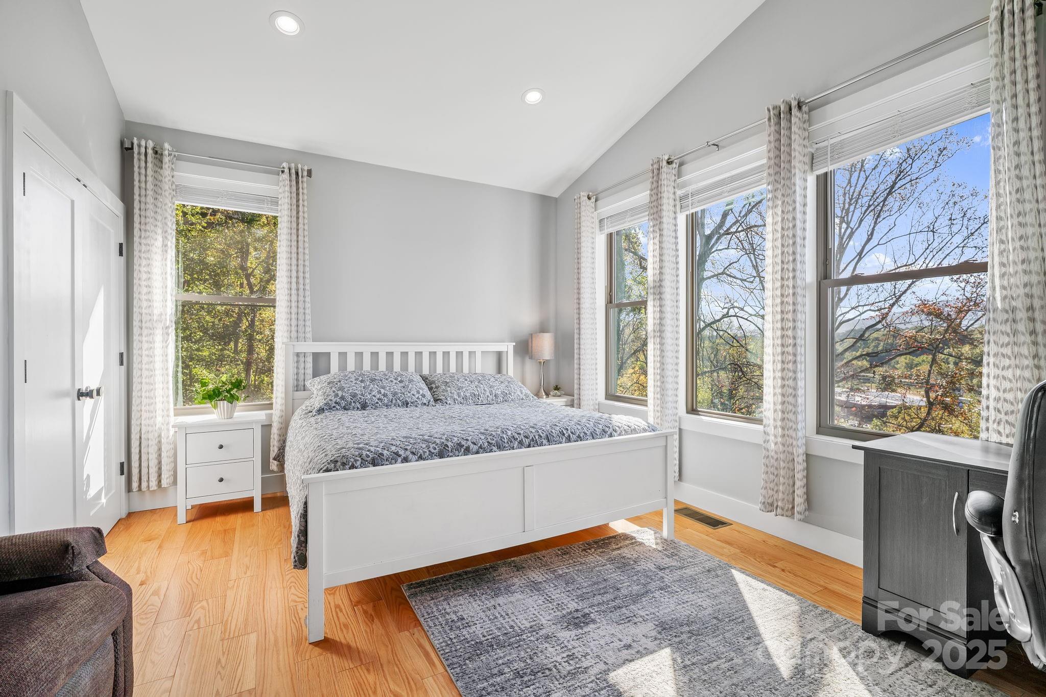 22 Governors View Road Asheville NC 28805