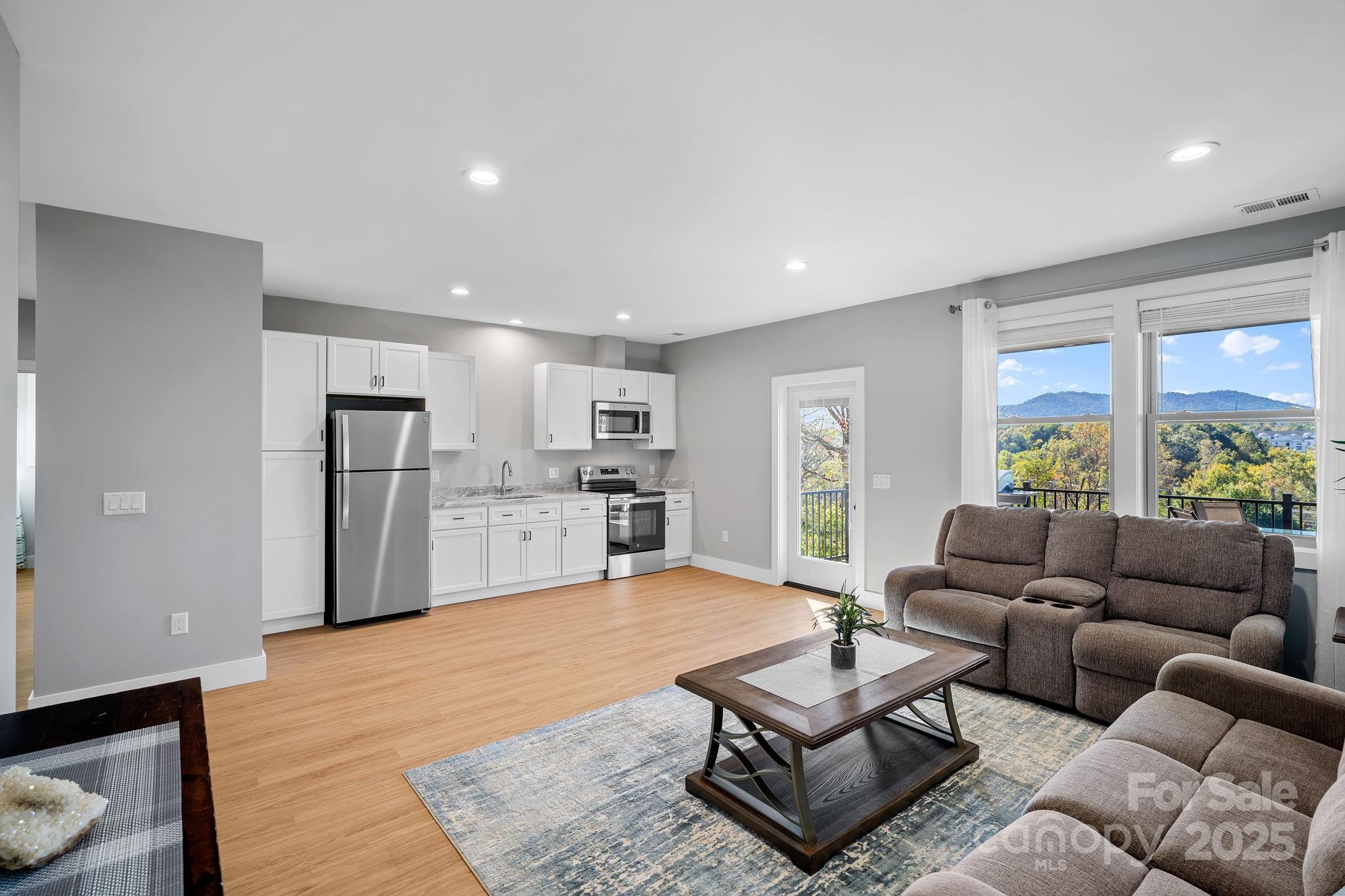 22 Governors View Road Asheville NC 28805