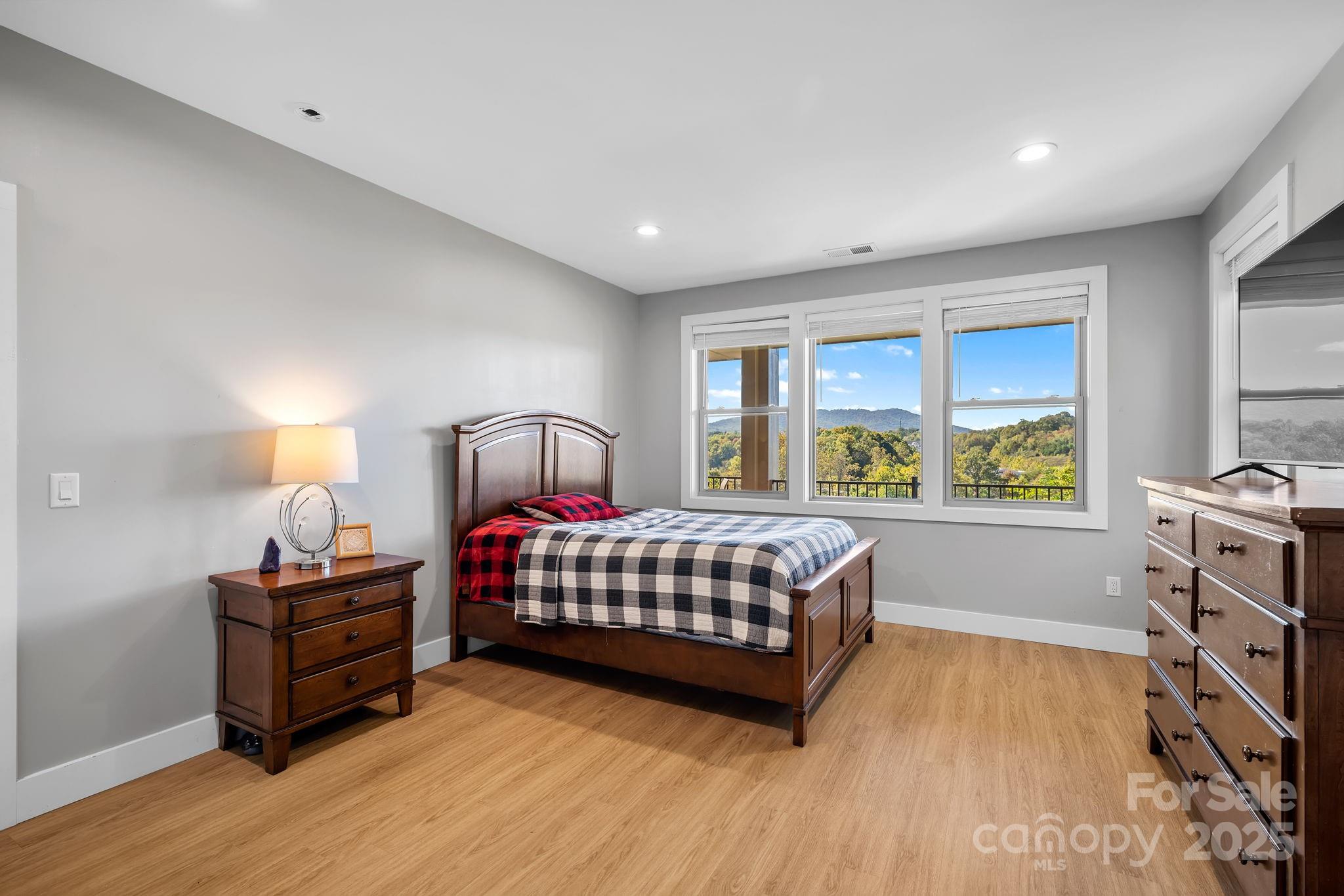 22 Governors View Road Asheville NC 28805