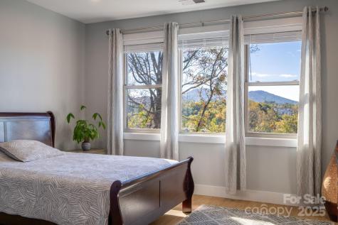 22 Governors View Road Asheville NC 28805