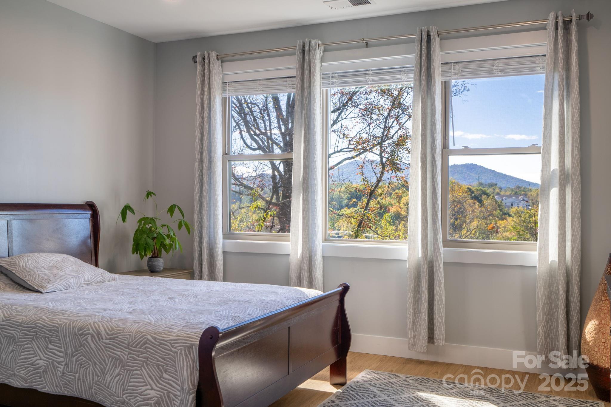 22 Governors View Road Asheville NC 28805