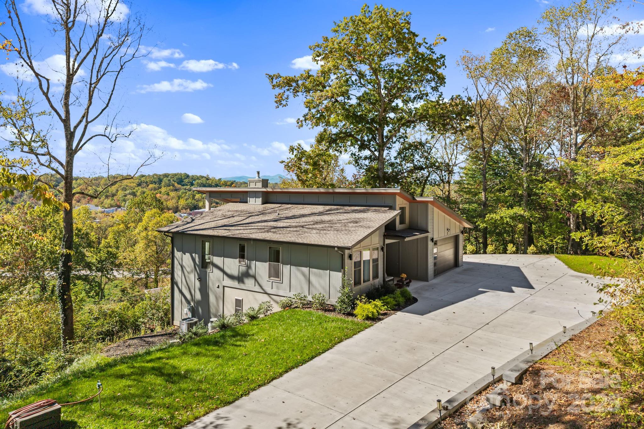 22 Governors View Road Asheville NC 28805