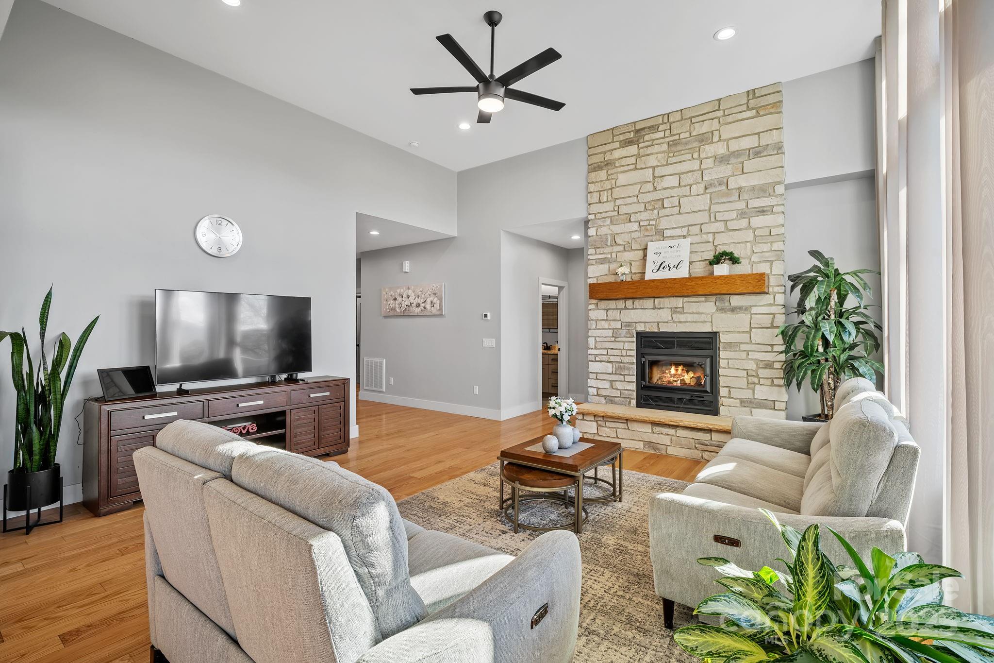 22 Governors View Road Asheville NC 28805