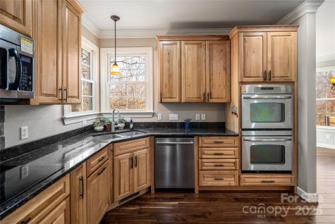 98 Sovereign Lane Fairview NC 28730