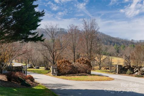 98 Sovereign Lane Fairview NC 28730