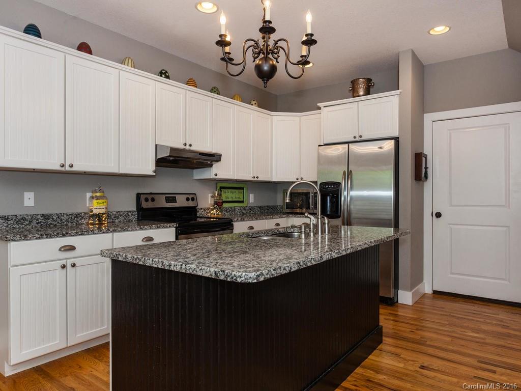 22 Oakhaven Terrace Asheville NC 28803
