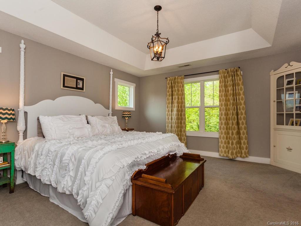 22 Oakhaven Terrace Asheville NC 28803