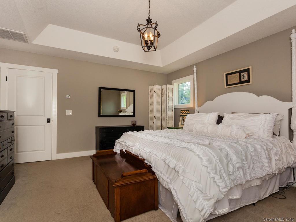 22 Oakhaven Terrace Asheville NC 28803
