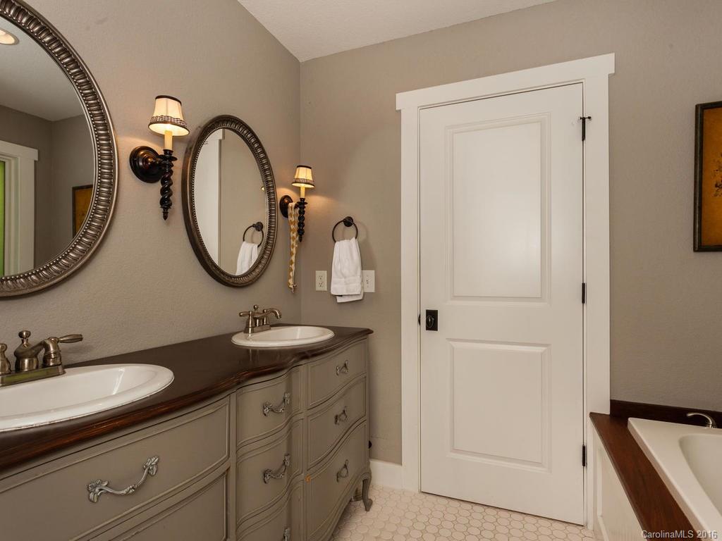 22 Oakhaven Terrace Asheville NC 28803