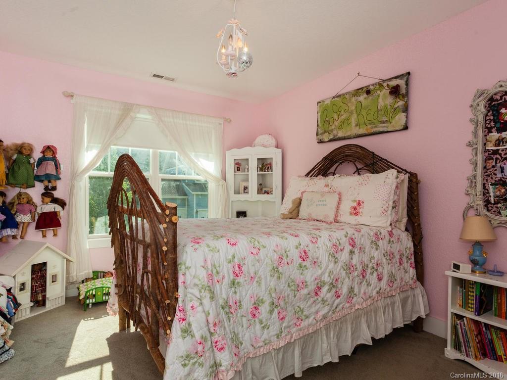22 Oakhaven Terrace Asheville NC 28803