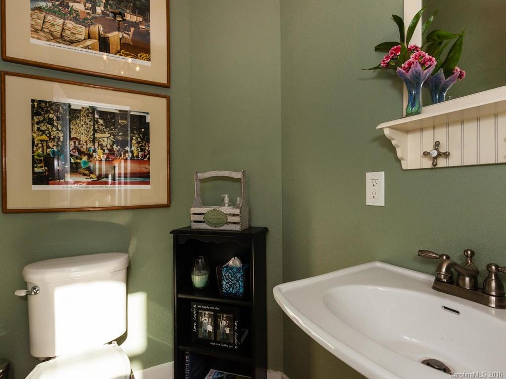 22 Oakhaven Terrace Asheville NC 28803