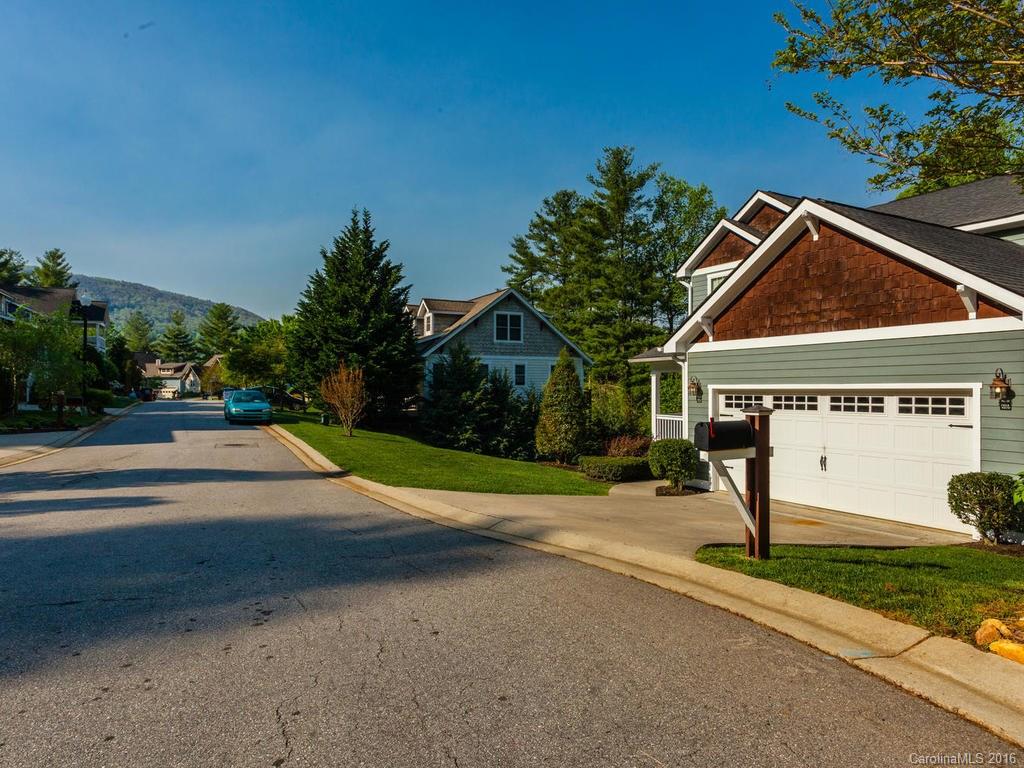 22 Oakhaven Terrace Asheville NC 28803