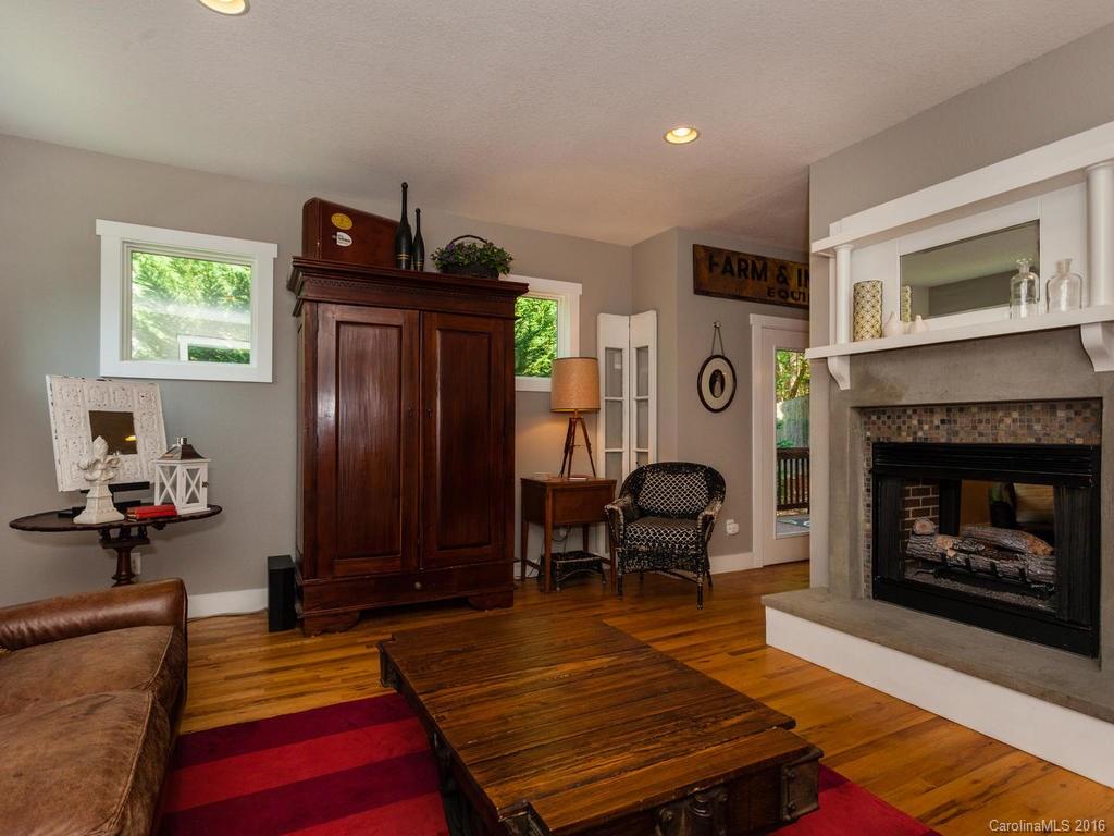 22 Oakhaven Terrace Asheville NC 28803