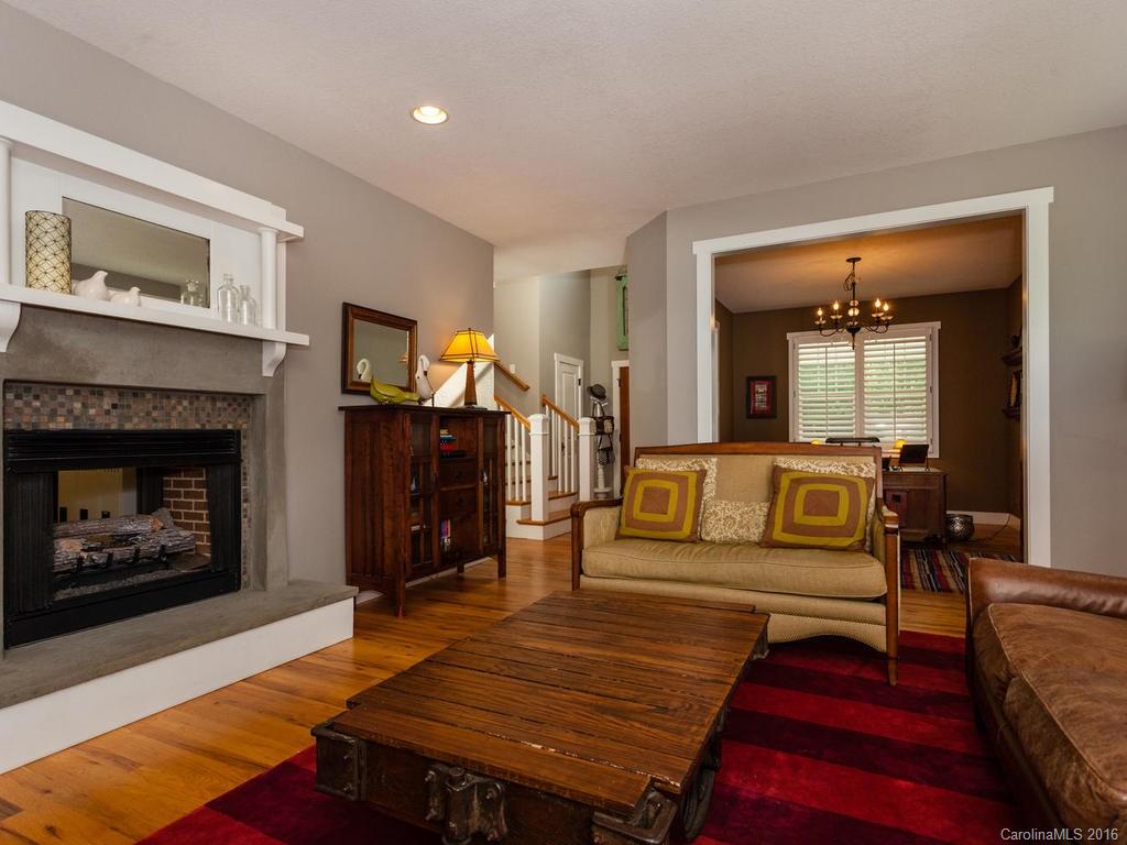 22 Oakhaven Terrace Asheville NC 28803