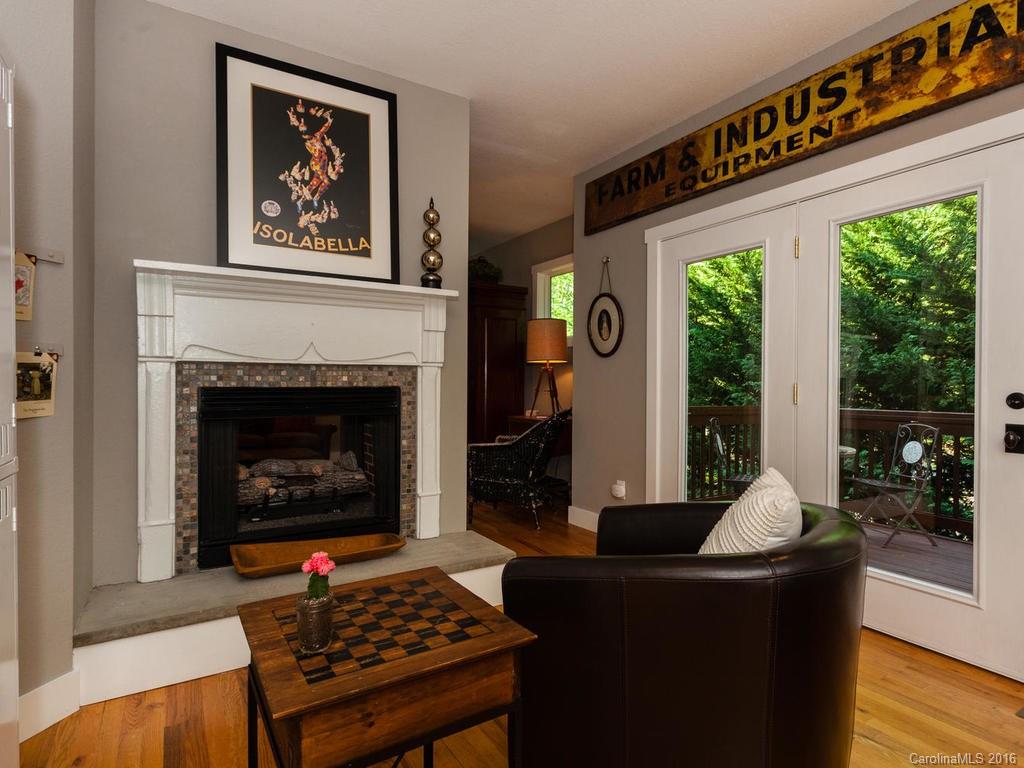 22 Oakhaven Terrace Asheville NC 28803