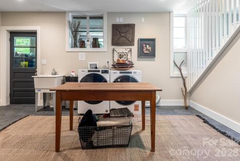 15 Red Oak Road Asheville NC 28804