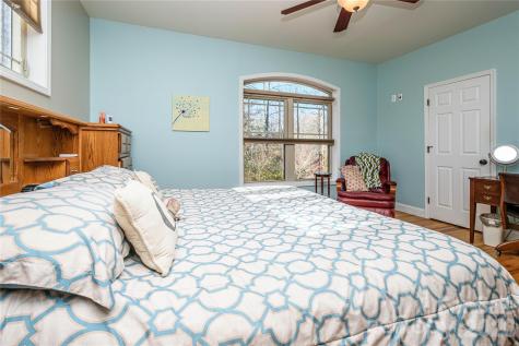 281 Ewbank Road Etowah NC 28729