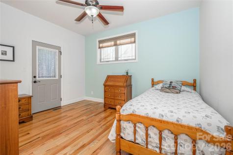 281 Ewbank Road Etowah NC 28729