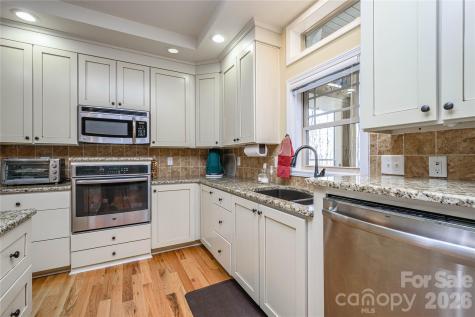 281 Ewbank Road Etowah NC 28729