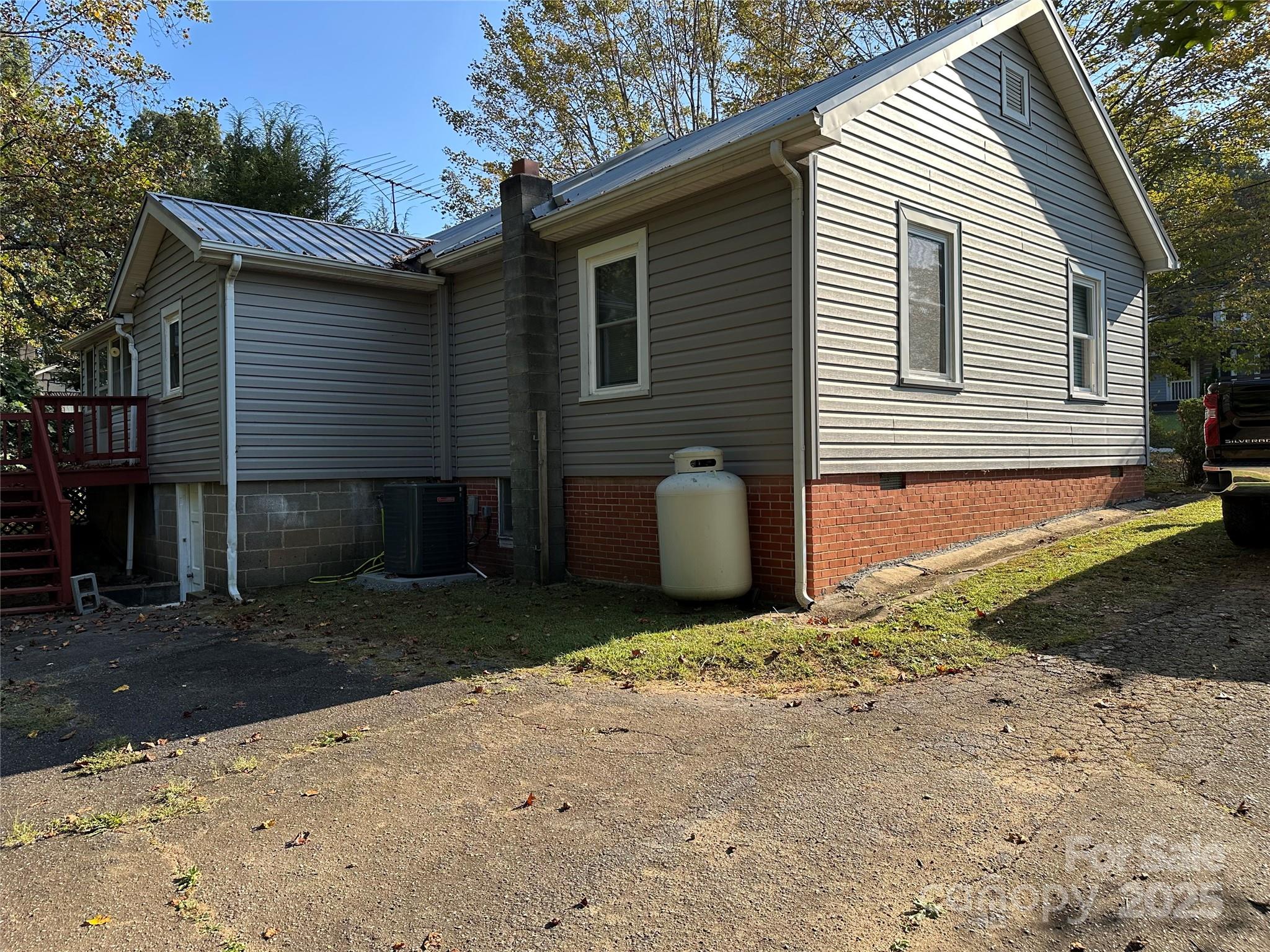 290 Old Highway 10 Road W Marion NC 28752