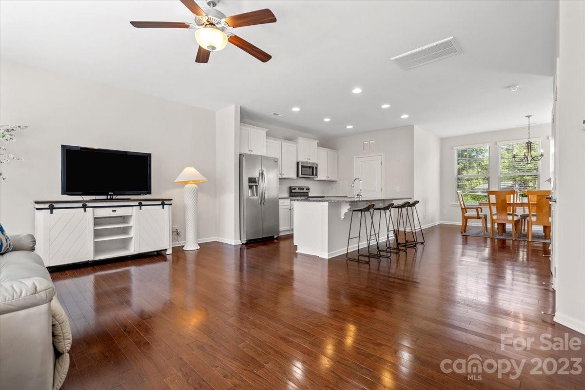 1504 Sharon Road W Charlotte NC 28210