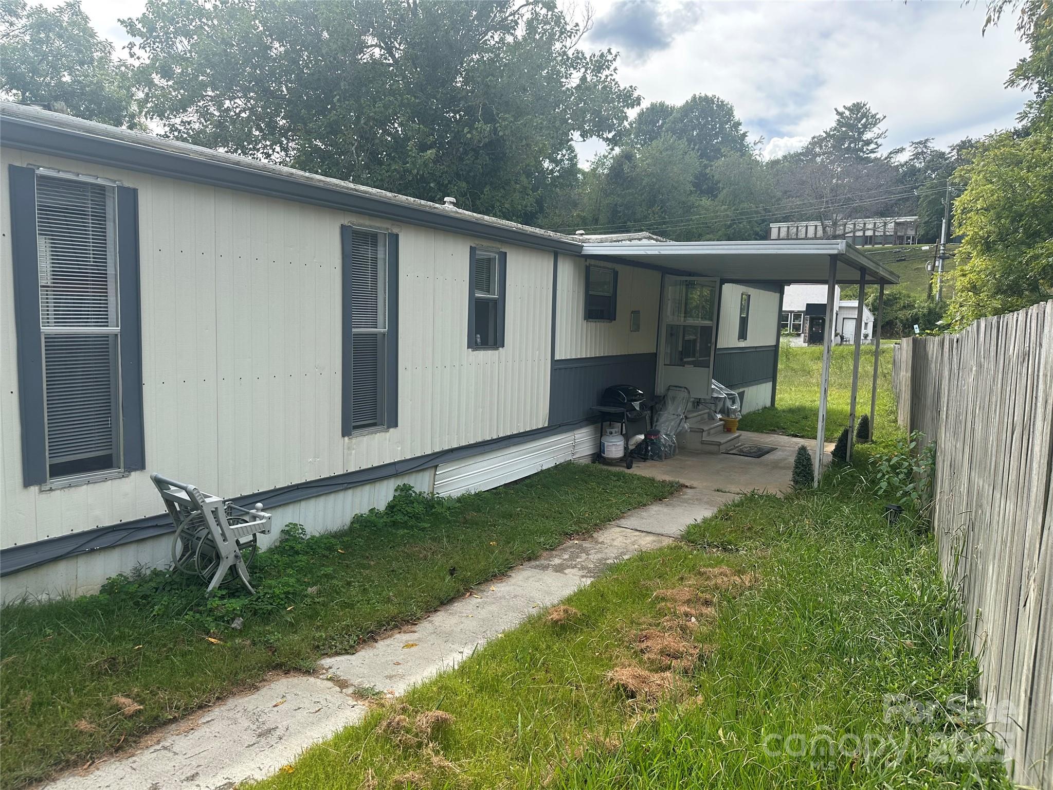 16 Wellington Drive Asheville NC 28804