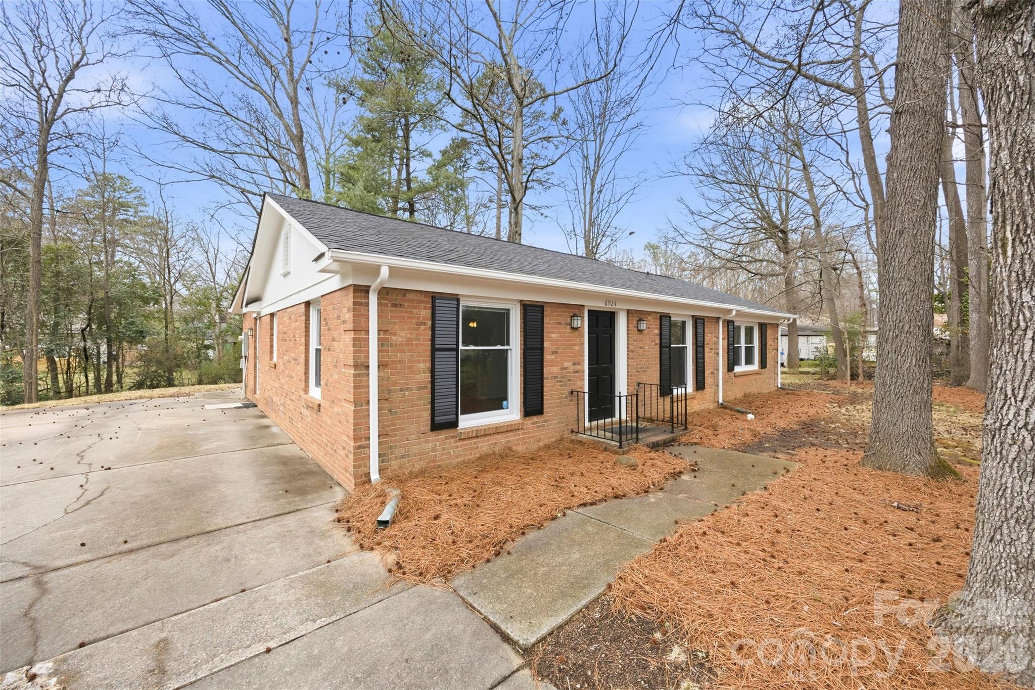 6924 Woodfield Drive Charlotte NC 28215