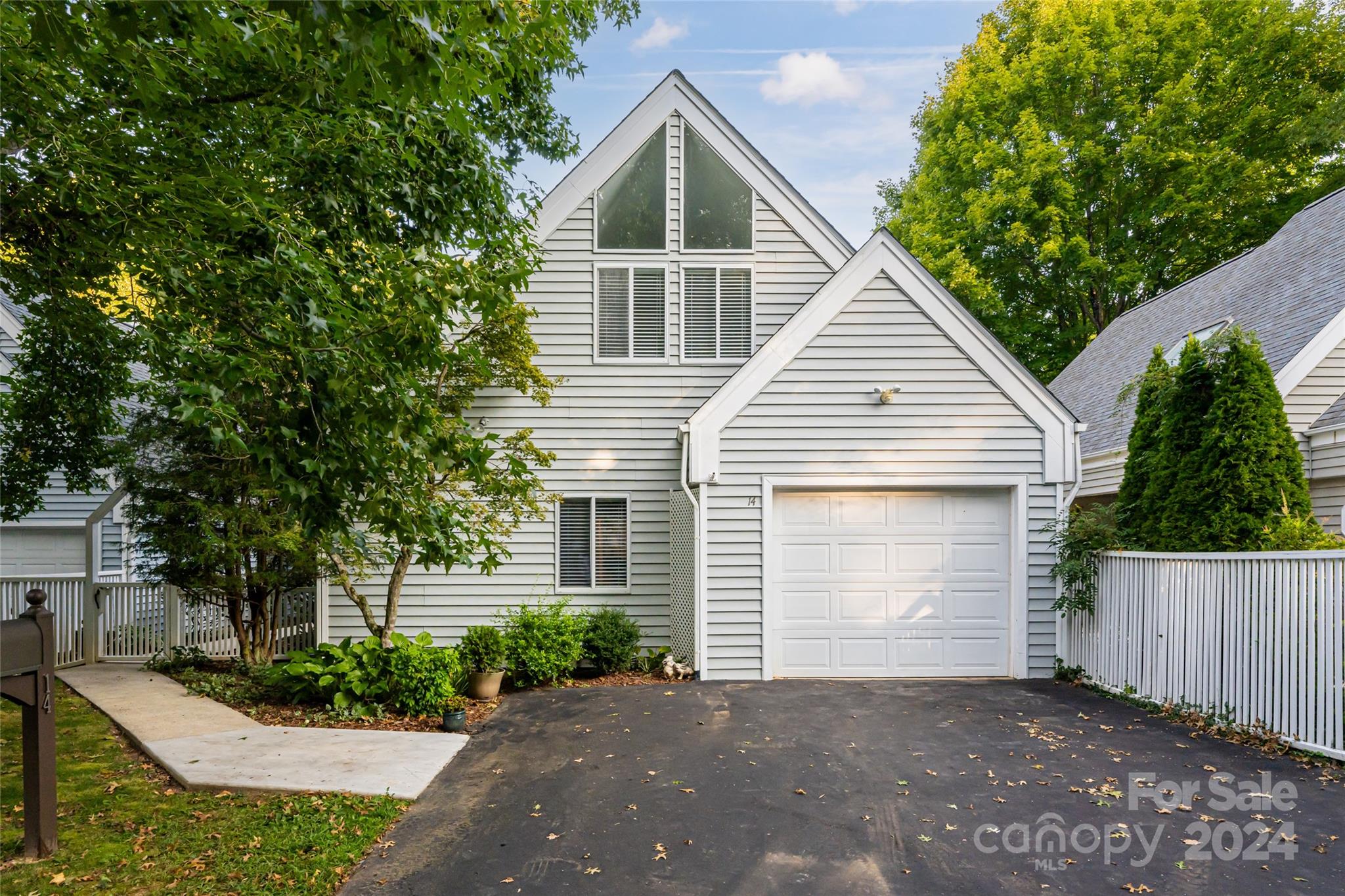 14 Stuart Circle Asheville NC 28804