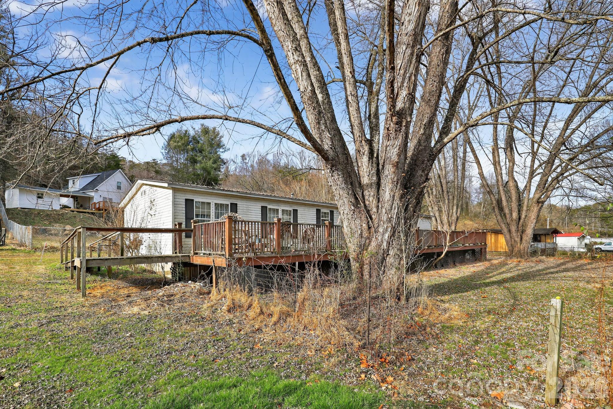 15 Wright Road Whittier NC 28789