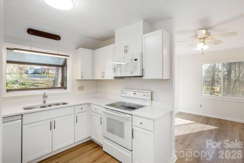 3113 Primrose Drive Hendersonville NC 28792