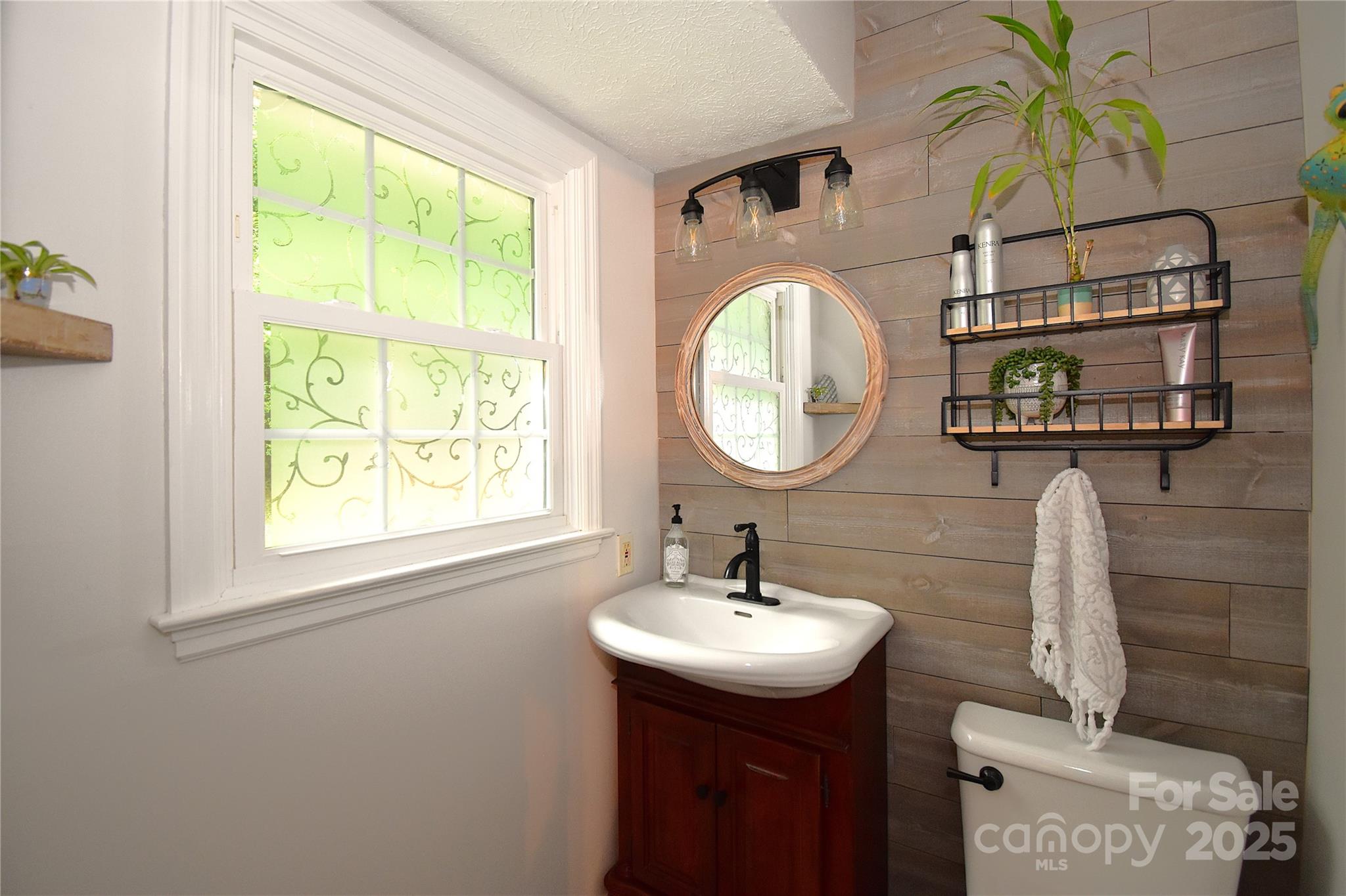 76 Melton Road Candler NC 28715