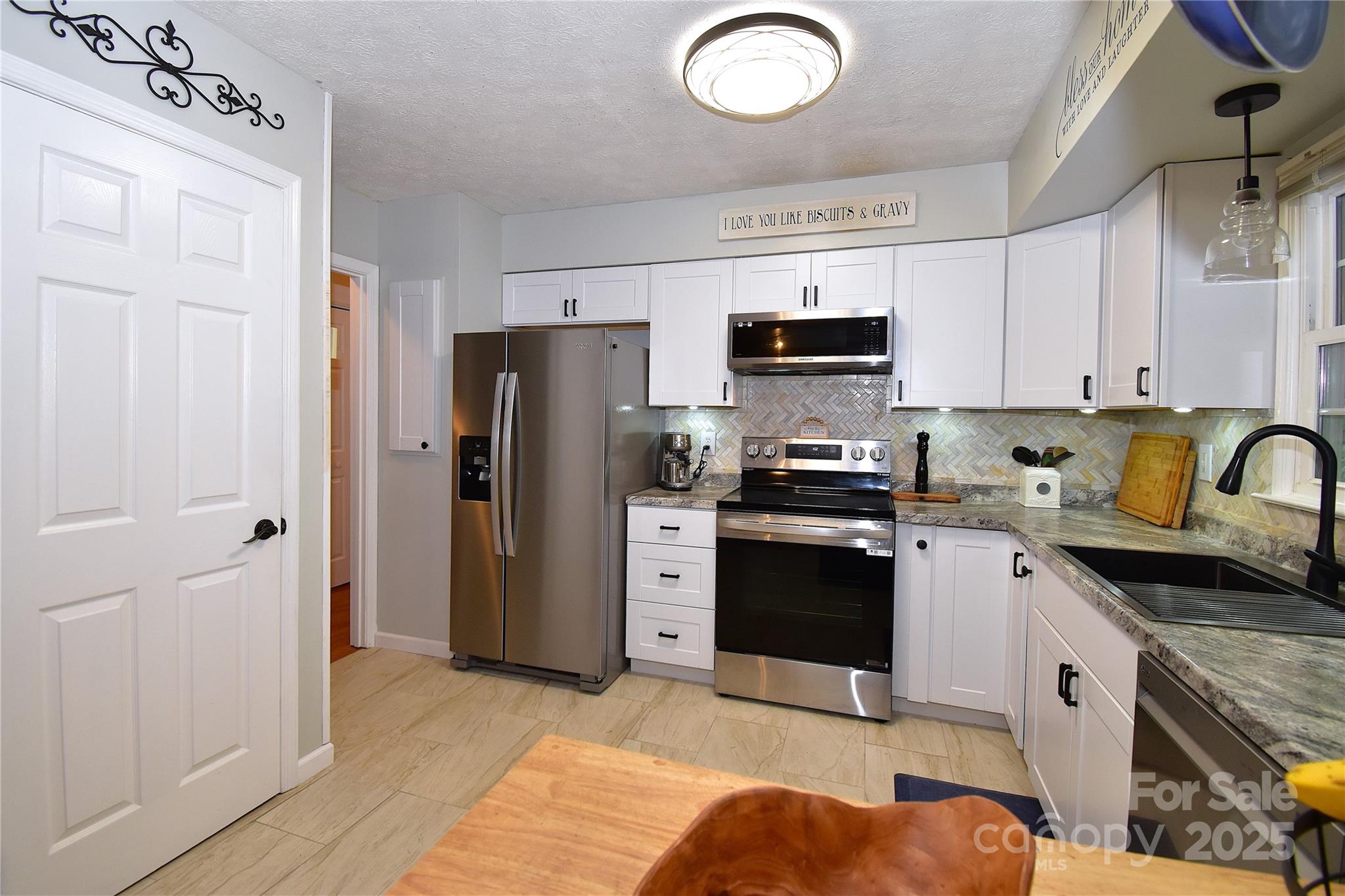 76 Melton Road Candler NC 28715