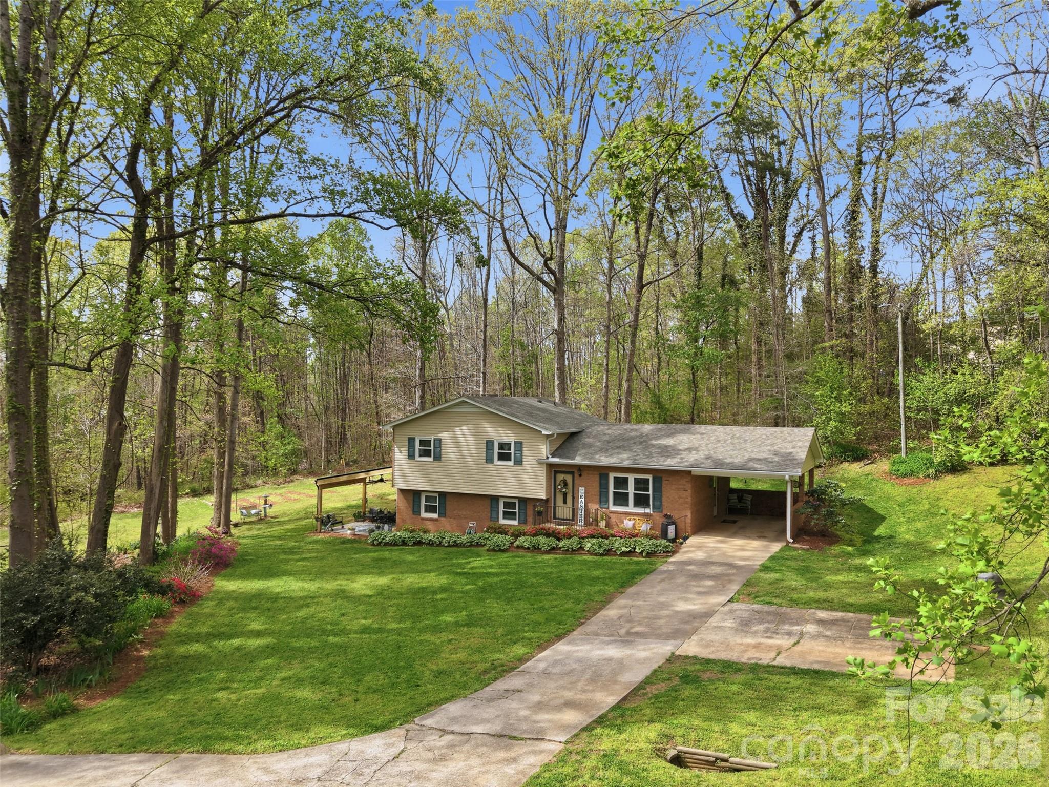1711 Mccombs Street Newton NC 28658