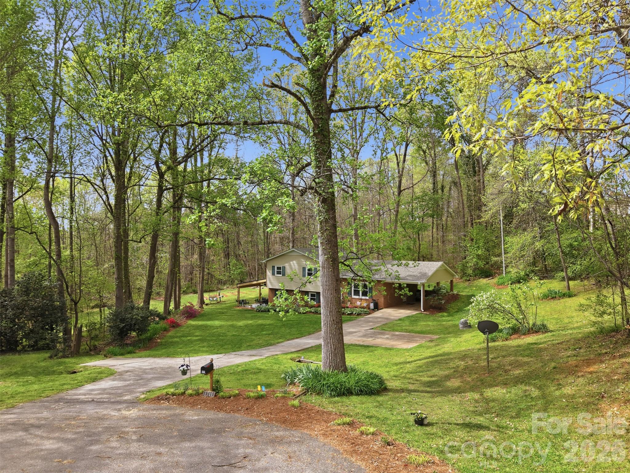 1711 Mccombs Street Newton NC 28658