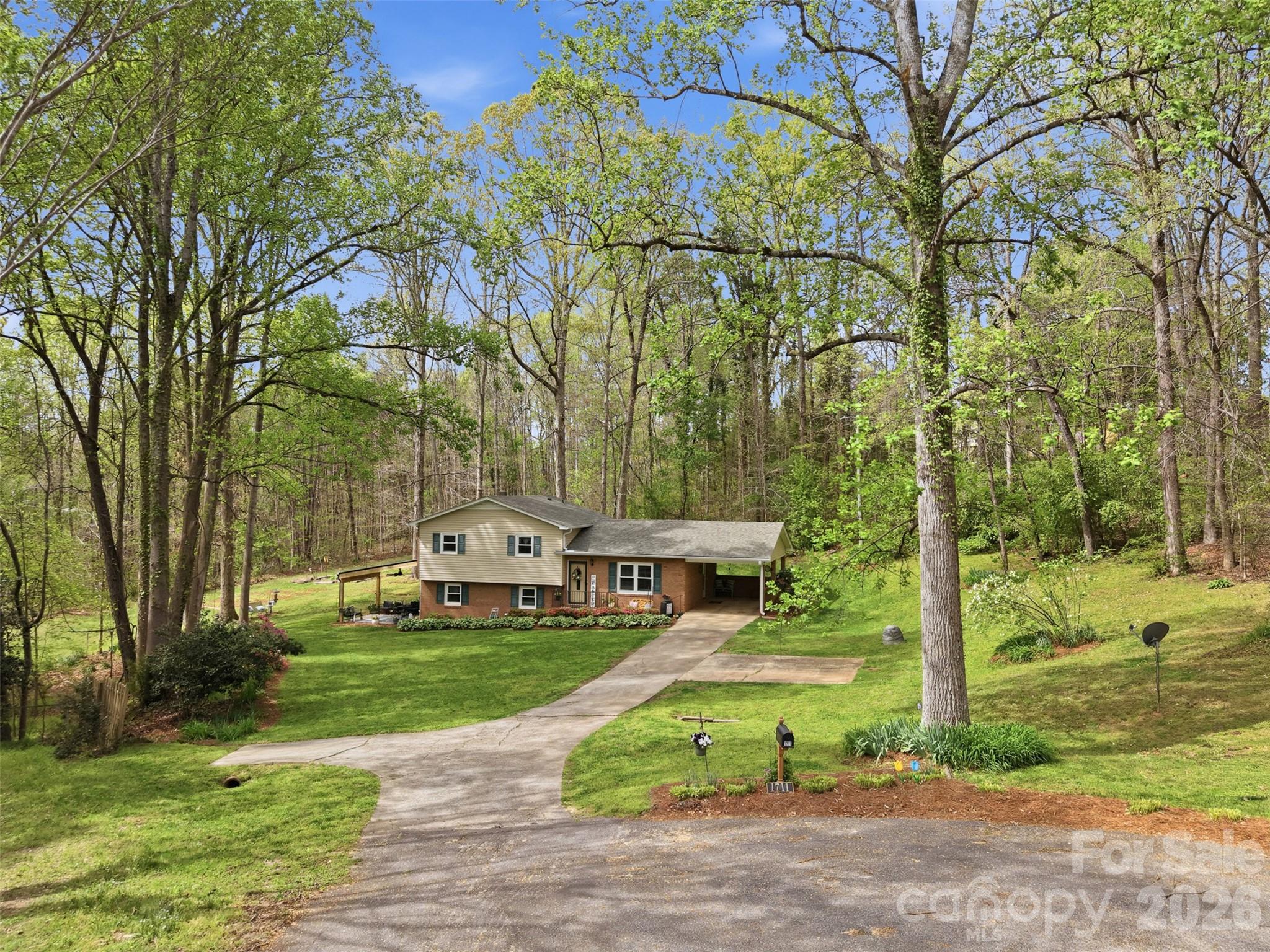 1711 Mccombs Street Newton NC 28658
