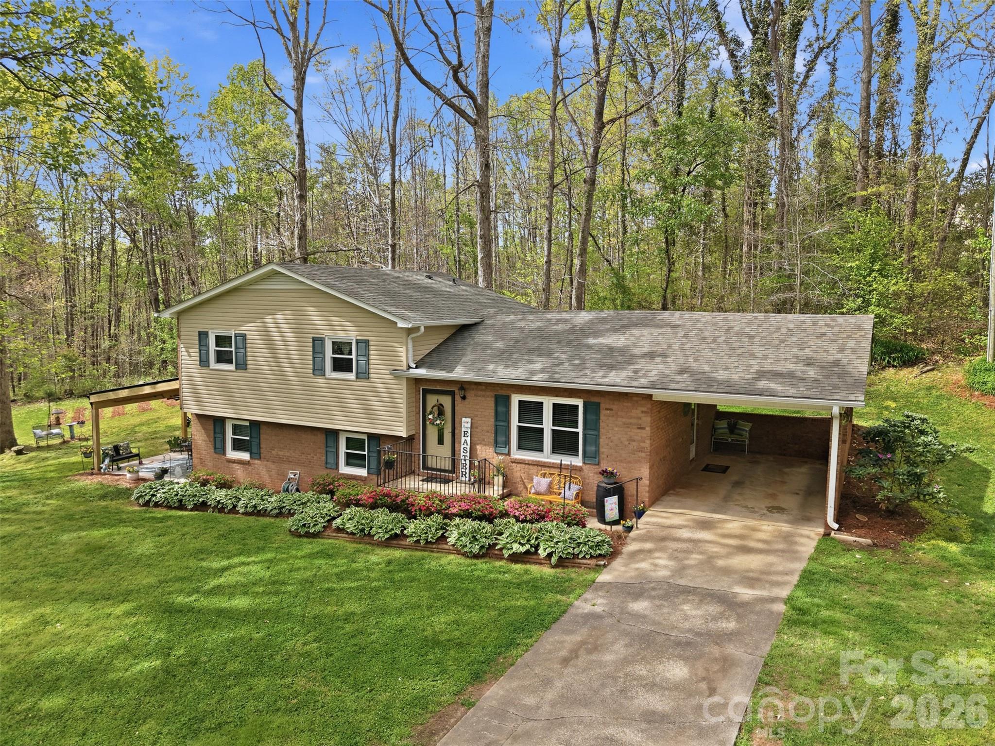 1711 Mccombs Street Newton NC 28658