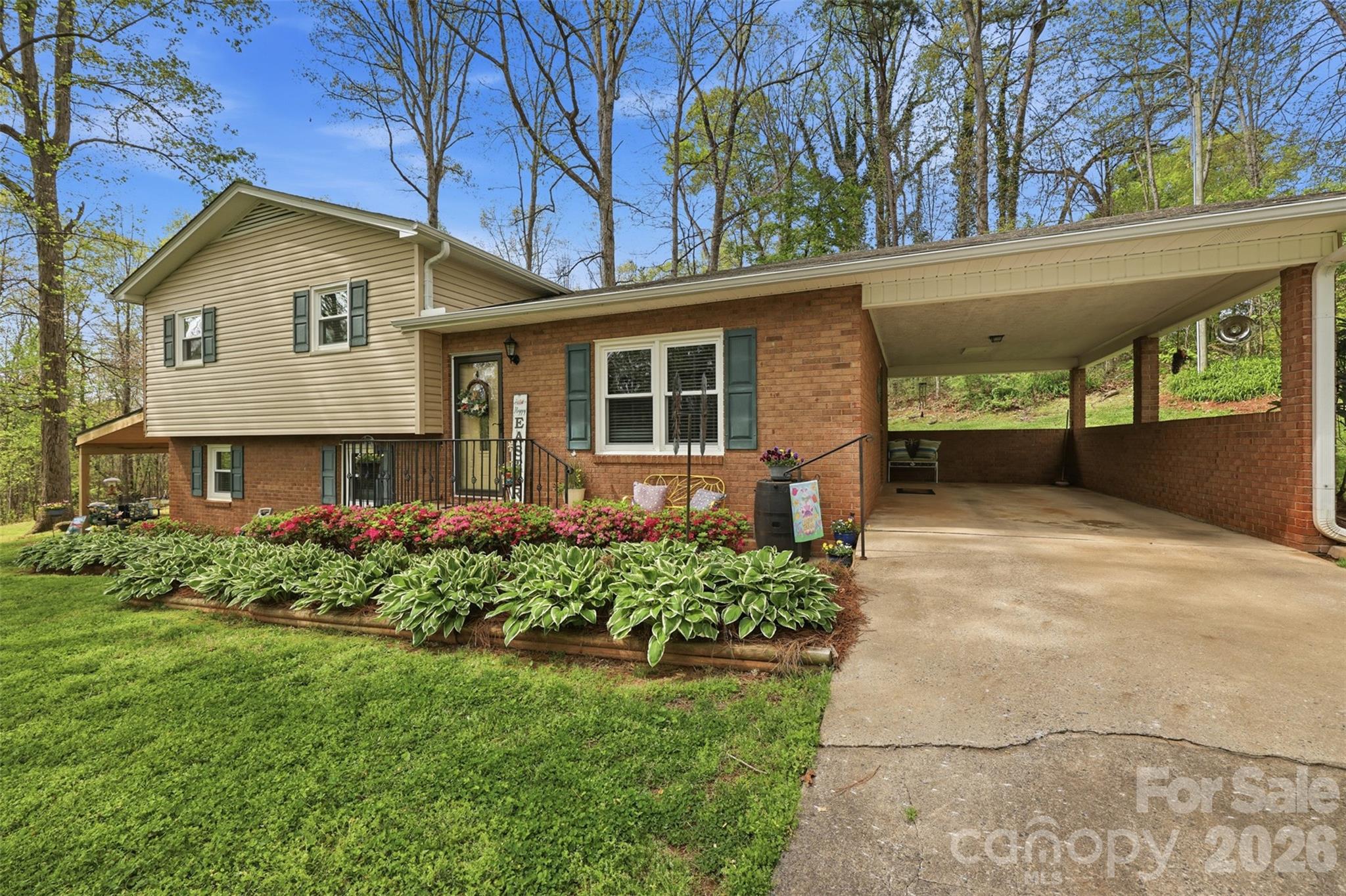 1711 Mccombs Street Newton NC 28658