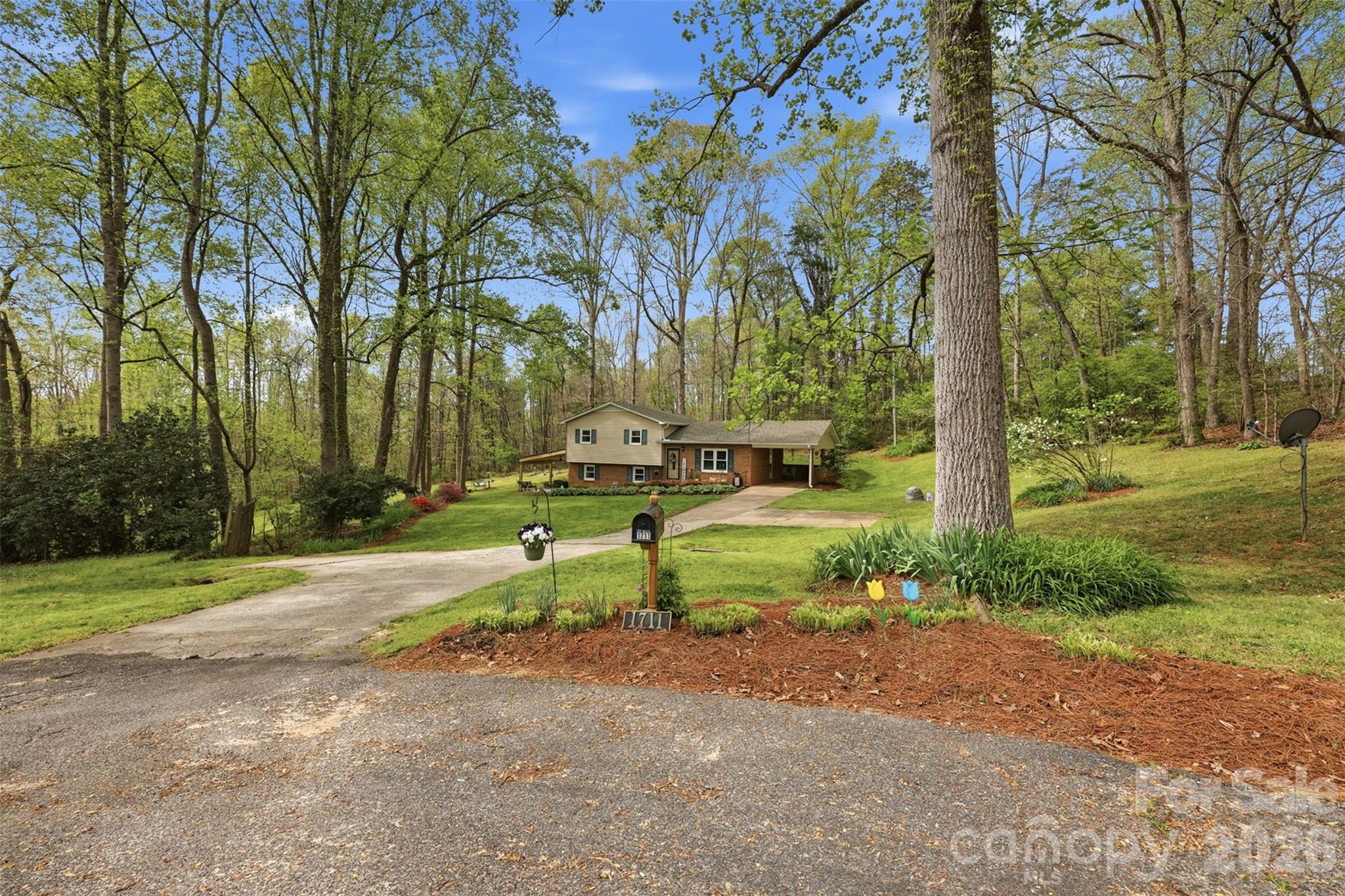 1711 Mccombs Street Newton NC 28658