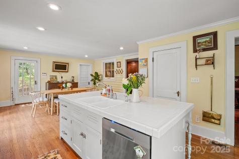 506 N Main Street NW Lenoir NC 28645