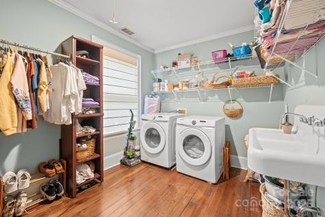 506 N Main Street NW Lenoir NC 28645
