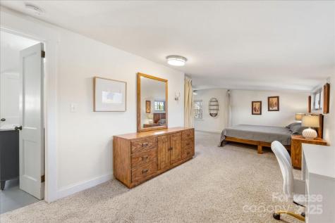 5712 Oak Drive Charlotte NC 28216