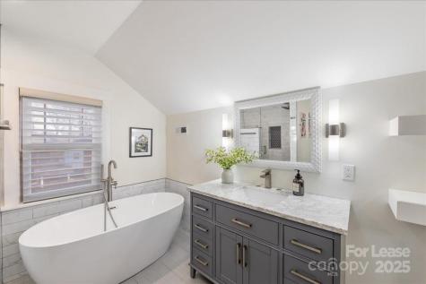 5712 Oak Drive Charlotte NC 28216
