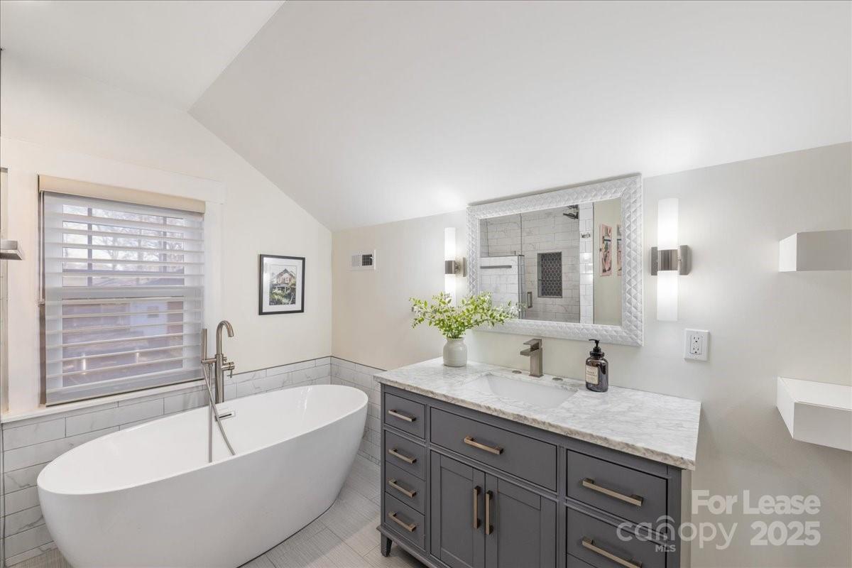5712 Oak Drive Charlotte NC 28216