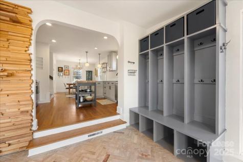 5712 Oak Drive Charlotte NC 28216