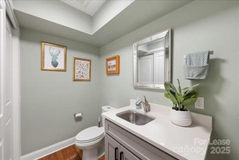 5712 Oak Drive Charlotte NC 28216