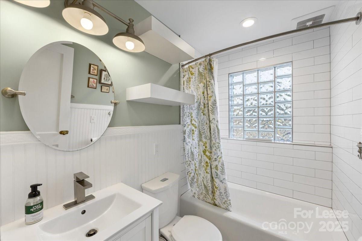 5712 Oak Drive Charlotte NC 28216