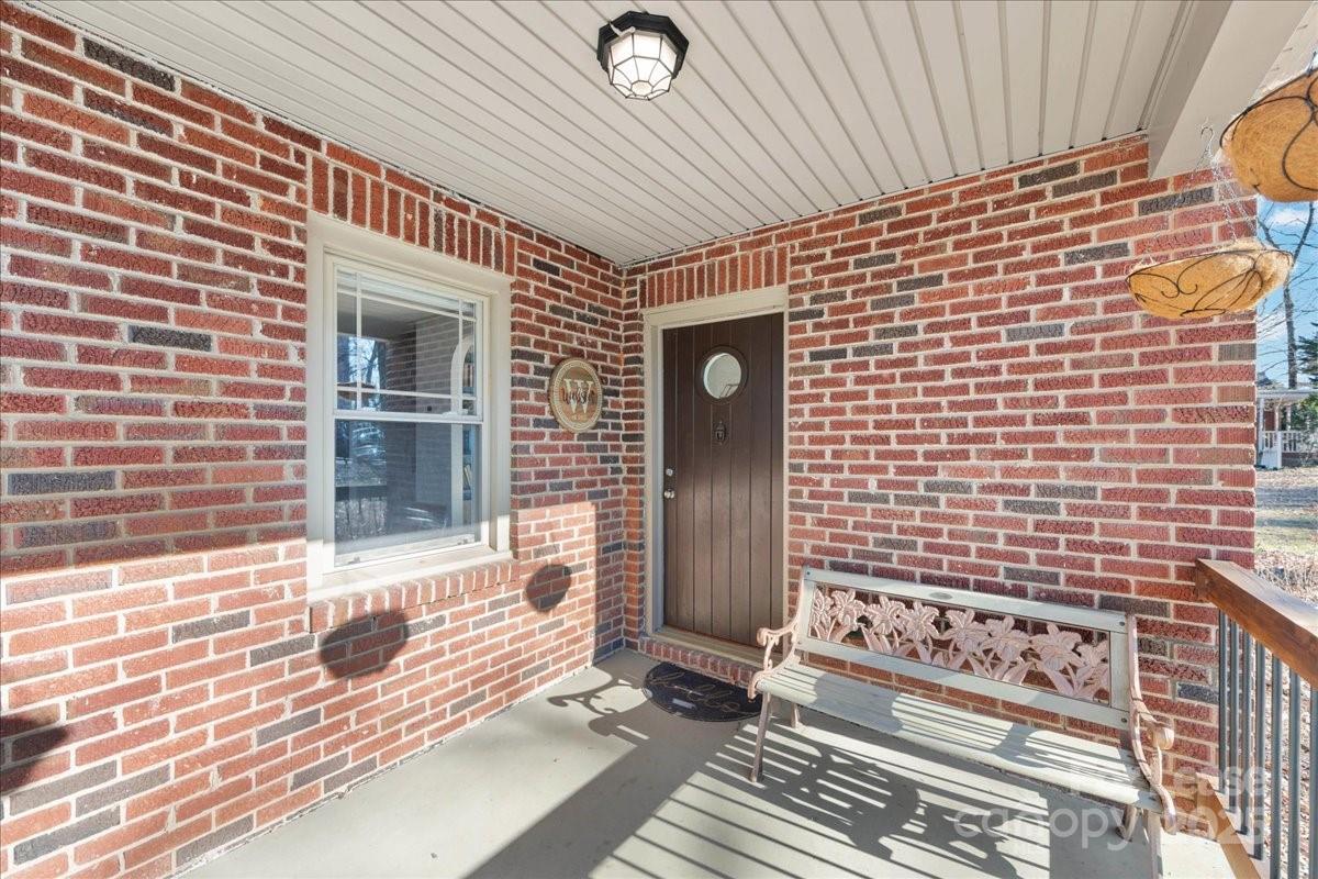 5712 Oak Drive Charlotte NC 28216