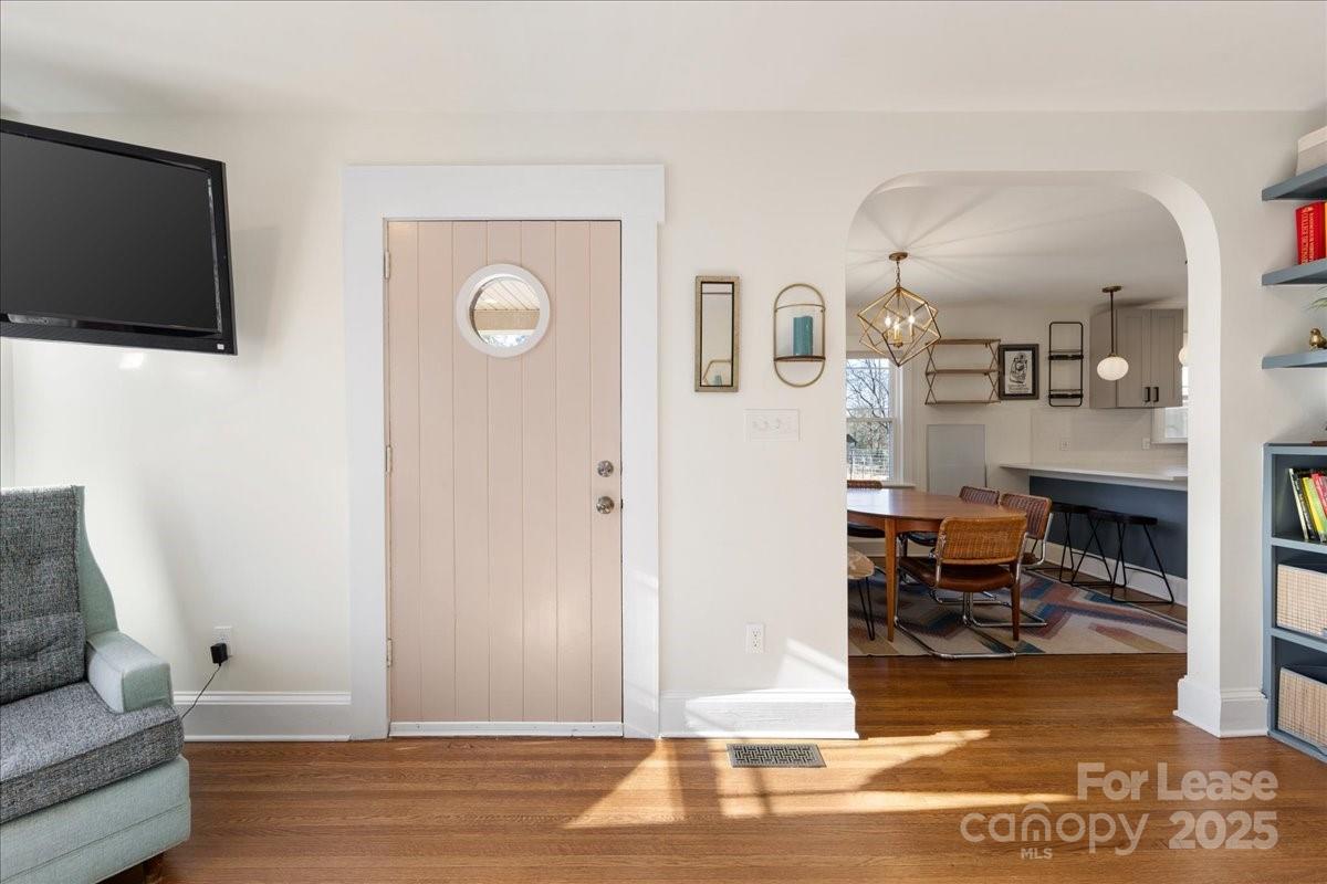 5712 Oak Drive Charlotte NC 28216