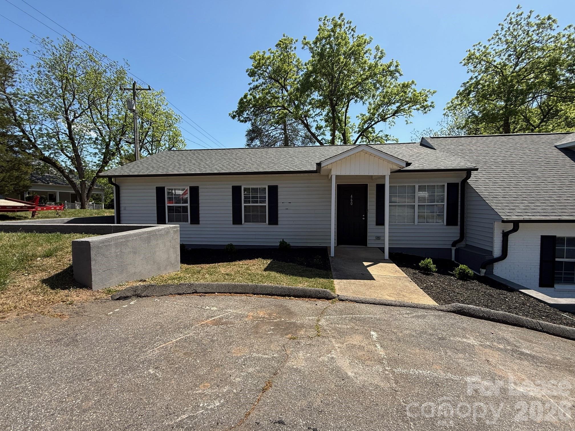 454 8th Avenue NE Hickory NC 28602
